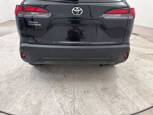Used 2022 Toyota Corolla Cross XLE FWD image 21