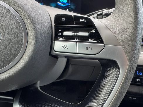 Used 2024 Hyundai Elantra SEL FWD image 40