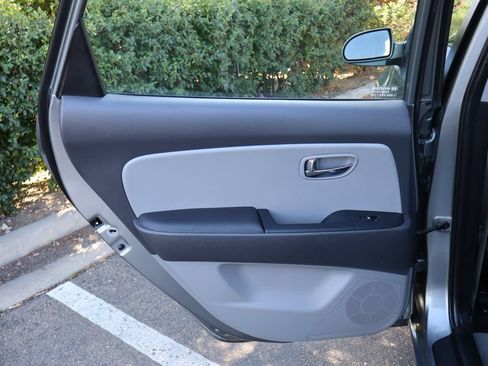 Used 2010 Hyundai Elantra SE FWD image 24
