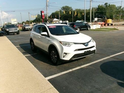 Used 2017 Toyota RAV4 XLE w/ Carpet Mat Package AWD/4WD image 5