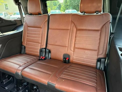 Used 2023 GMC Yukon Denali Ultimate AWD/4WD image 13