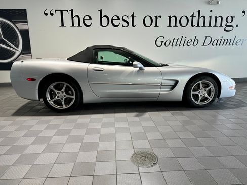 Used 2001 Chevrolet Corvette Convertible w/ Preferred Equipment Group2 RWD image 5