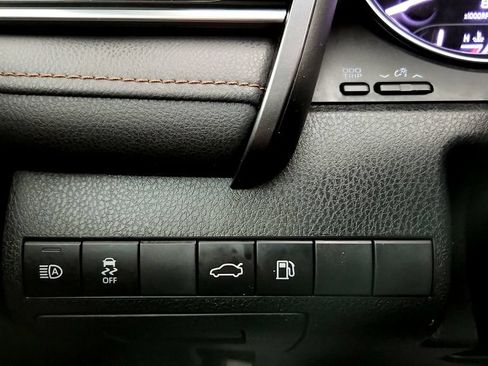 Certified 2018 Toyota Camry LE FWD image 32
