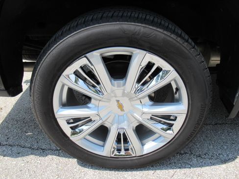 Used 2026 Chevrolet Silverado 1500 High Country w/ High Country Premium Package AWD/4WD image 9