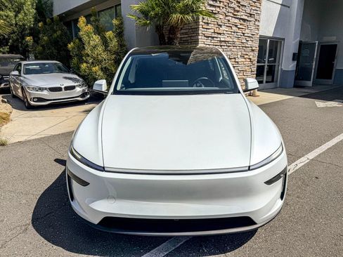 Used 2026 Tesla Model Y 2WD image 10