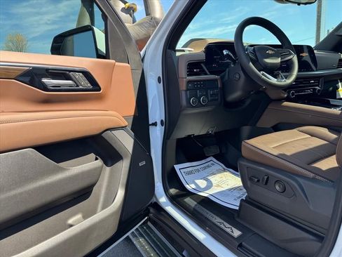 New 2026 Chevrolet Suburban High Country RWD image 13