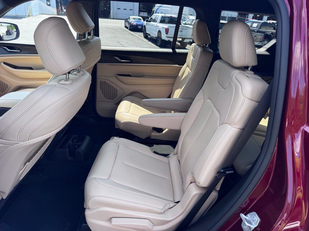 Used 2024 Jeep Grand Cherokee L Limited RWD image 33