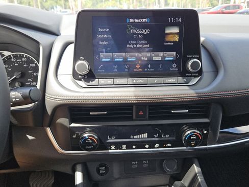 Used 2025 Nissan Rogue SV AWD/4WD image 8