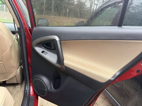 Used 2011 Toyota RAV4 4WD w/ Base L4 Extra Value Pkg image 33