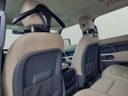 Used 2023 Land Rover Defender 110 S image 11