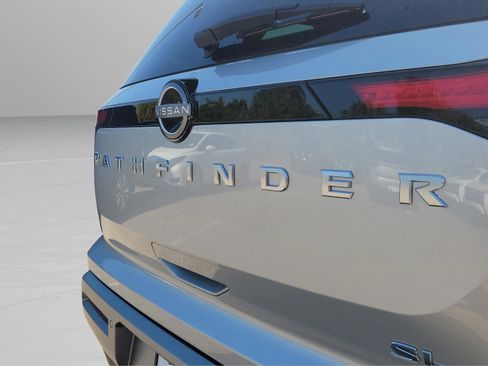 New 2025 Nissan Pathfinder SL image 7