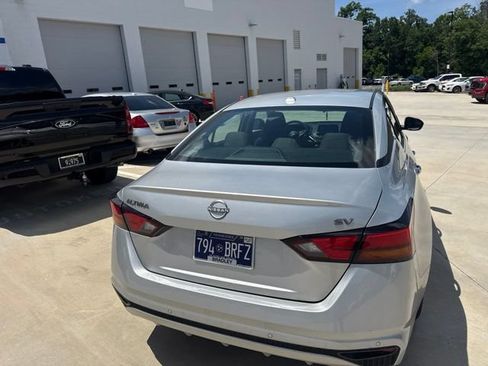 Used 2024 Nissan Altima 2.5 SV FWD image 12