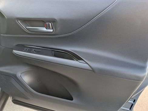 Certified 2023 Toyota Venza LE AWD/4WD image 33