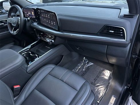 Used 2025 Chevrolet Suburban RST image 27