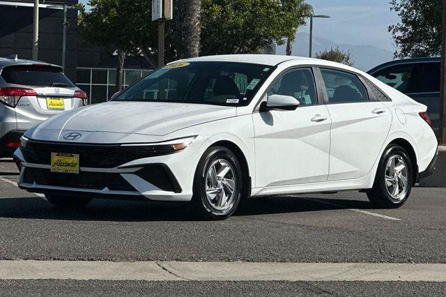 Certified 2026 Hyundai Elantra SE FWD image 8