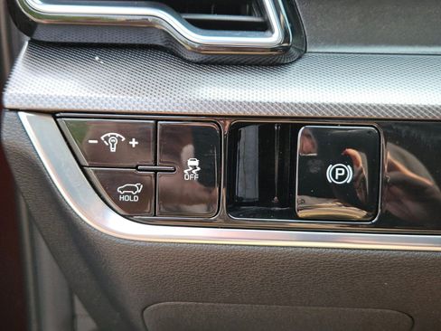Certified 2025 Kia Sportage SX FWD image 32