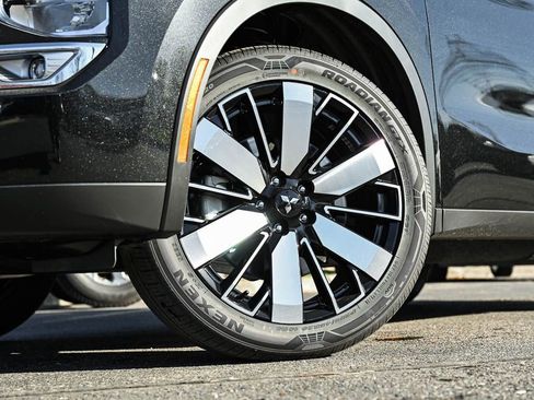 New 2025 Mitsubishi Outlander SE image 6