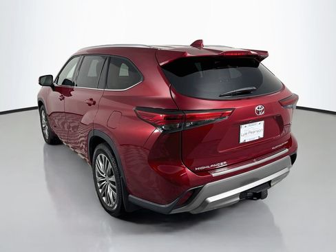 Used 2022 Toyota Highlander Platinum AWD/4WD image 3