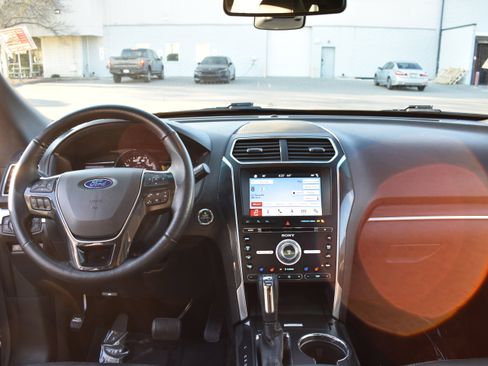 Used 2017 Ford Explorer Limited w/ Equipment Group 301A image 35