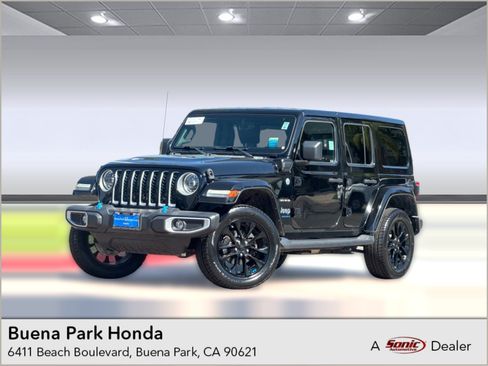 Used 2023 Jeep Wrangler Unlimited Sahara AWD/4WD image 1
