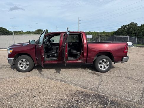 Used 2023 RAM 1500 Laramie AWD/4WD image 4