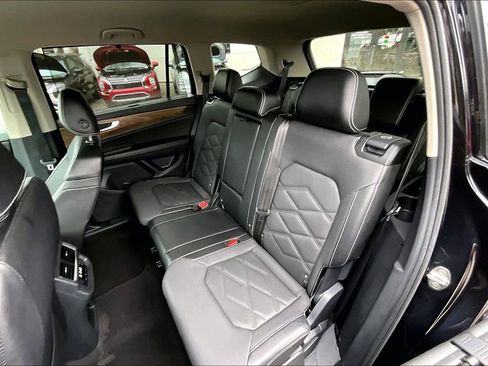 Used 2024 Volkswagen Atlas SE image 21