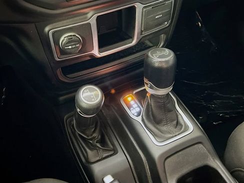 Used 2018 Jeep Wrangler Unlimited Sport AWD/4WD image 21