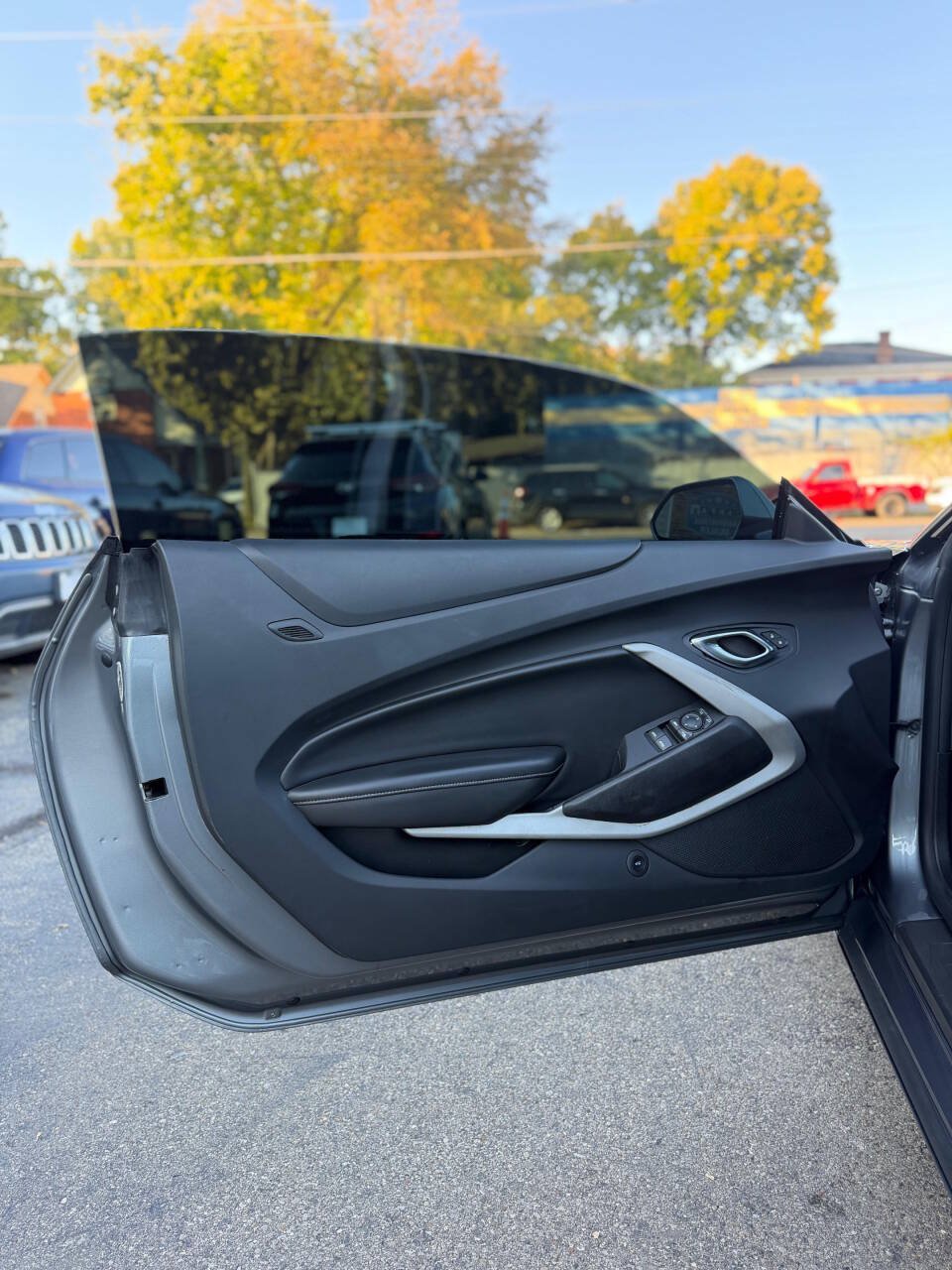 Used 2020 Chevrolet Camaro LT RWD image 15