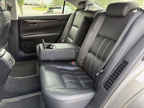 Used 2017 Lexus ES 300h FWD image 23