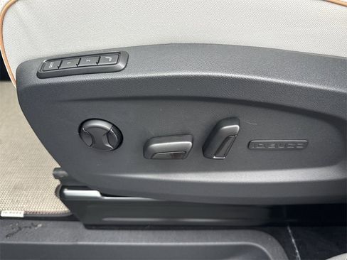 New 2025 Volkswagen ID. Buzz 1st Edition image 9