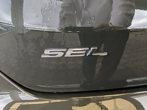 Used 2023 Ford Edge SEL AWD/4WD image 8