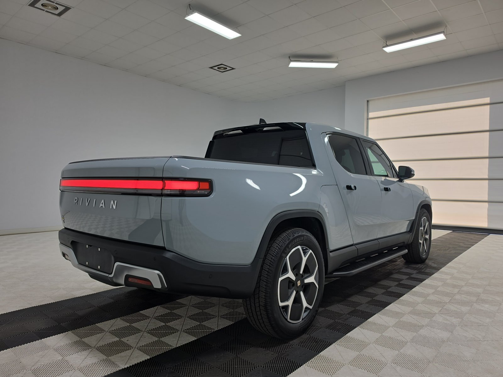 Used 2022 Rivian R1T Adventure AWD/4WD image 5