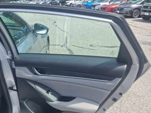 Used 2018 Honda Accord EX image 22