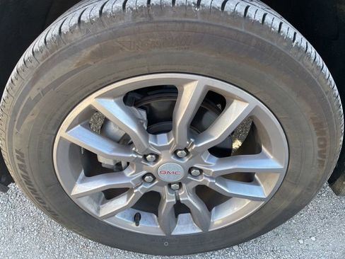 Used 2024 GMC Terrain SLT image 30