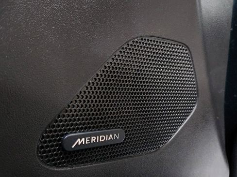 Used 2017 Jaguar F-PACE Premium image 46