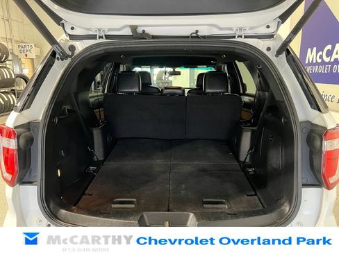 Used 2017 Ford Explorer XLT w/ Equipment Group 202A FWD image 27