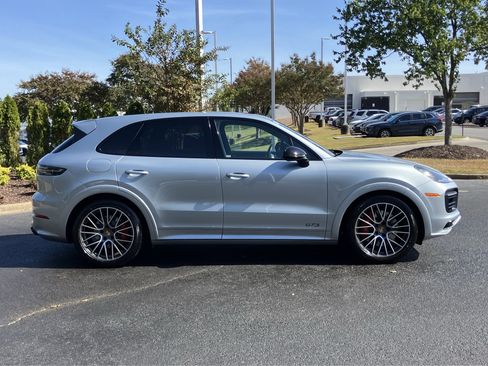 Used 2021 Porsche Cayenne GTS image 11