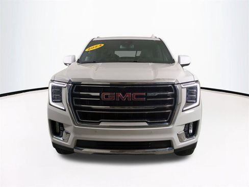 Used 2024 GMC Yukon XL SLT image 3