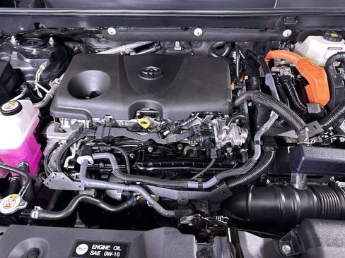Used 2025 Toyota RAV4 LE image 31