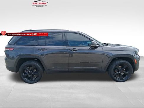 Used 2023 Jeep Grand Cherokee Altitude AWD/4WD image 2