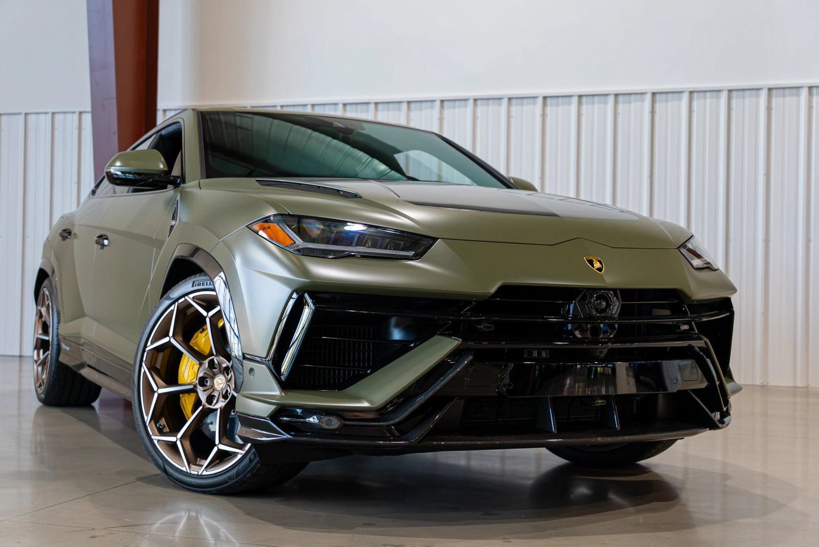 Used 2023 Lamborghini Urus Performante AWD/4WD image 2