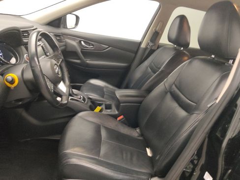 Used 2018 Nissan Rogue SV image 17
