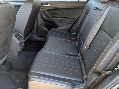 Used 2022 Volkswagen Tiguan SE w/ Panoramic Sunroof Package image 18