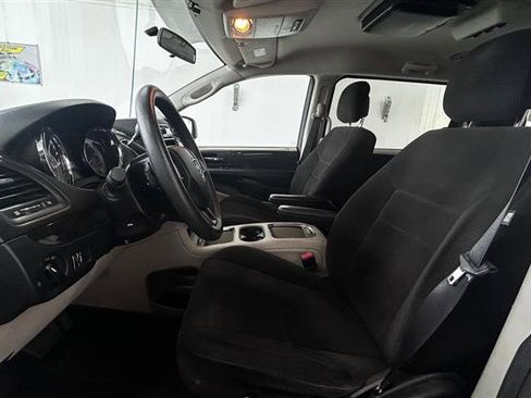 Used 2012 Dodge Grand Caravan SXT image 13