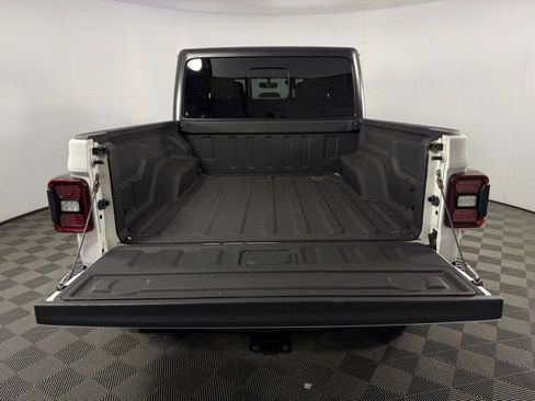 Used 2021 Jeep Gladiator Rubicon image 25