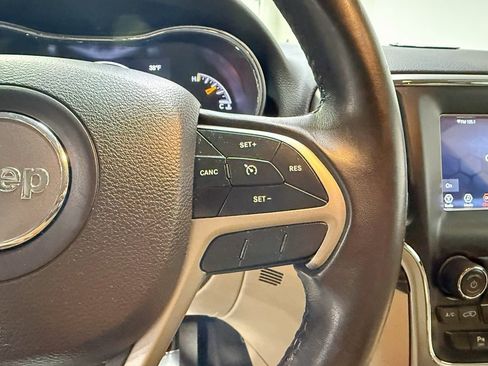 Used 2019 Jeep Grand Cherokee Laredo image 11