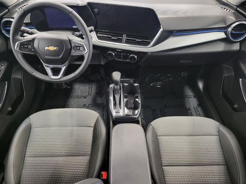 Used 2025 Chevrolet Trax LT w/ LT Convenience Package image 7