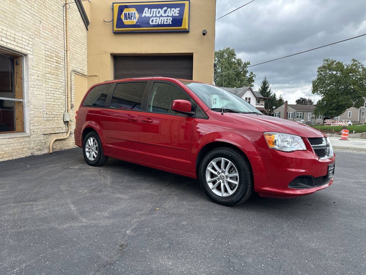 Used 2013 Dodge Grand Caravan SXT w/ Rear Park Assist Pkg FWD image 5