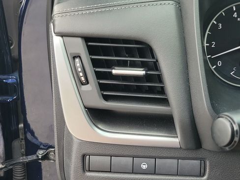Used 2025 Nissan Rogue SV FWD image 31