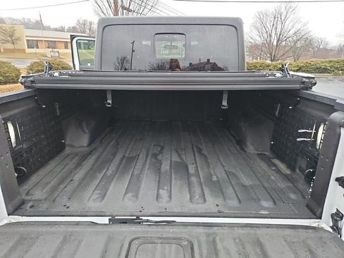 Used 2022 Jeep Gladiator Sport image 23